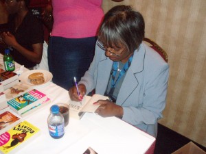 Rochelle Alers autographing my books